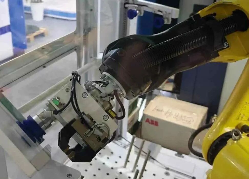 Quick Shift Robot Qiaotian Dynamics | Multi-booth cross-domain collaboration, Qiaotian ...